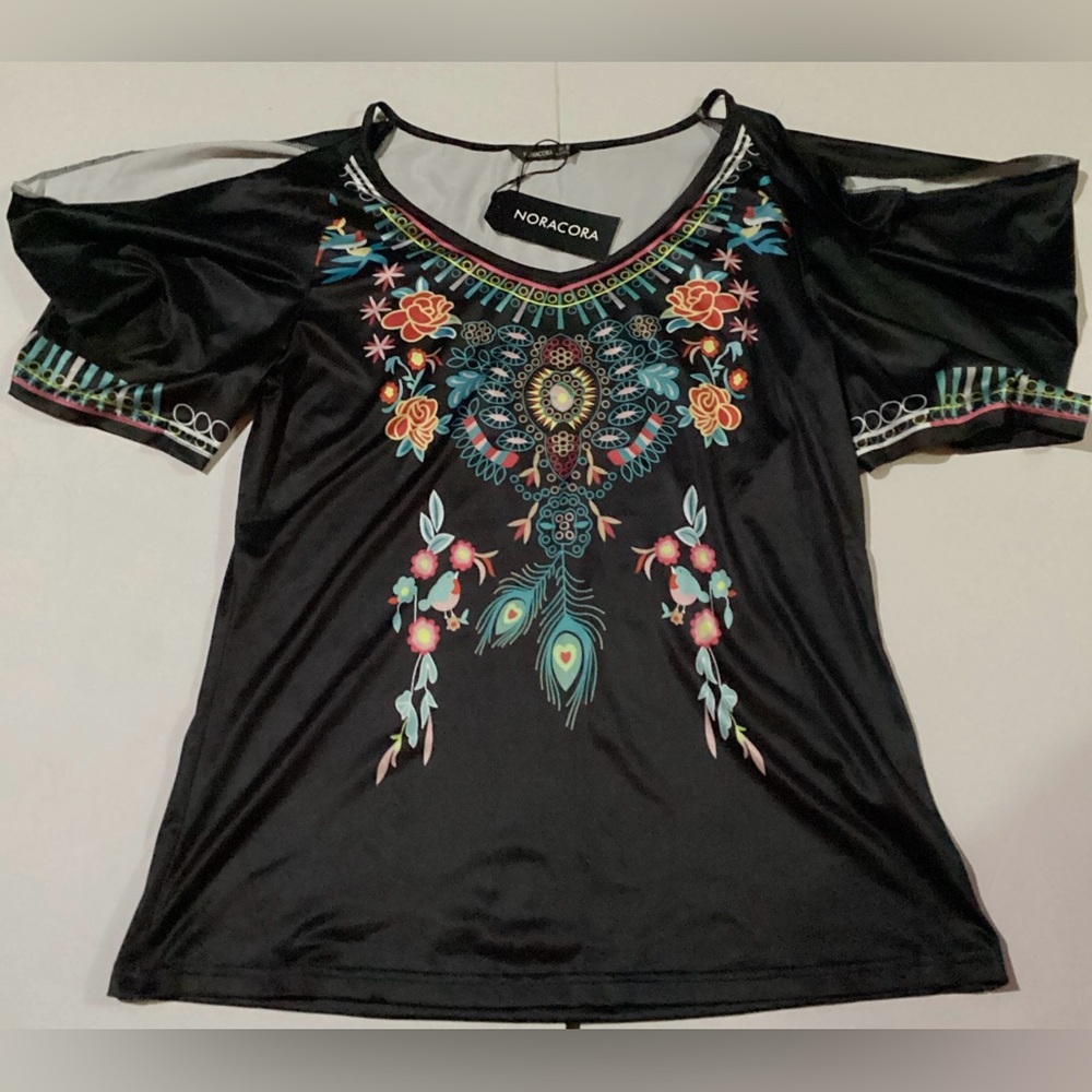 NORACORA Printed Cold Shoulder Top